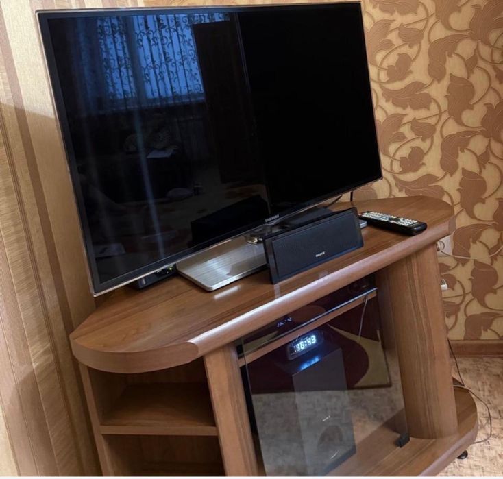 Продам тумбу под телевизор. Польша