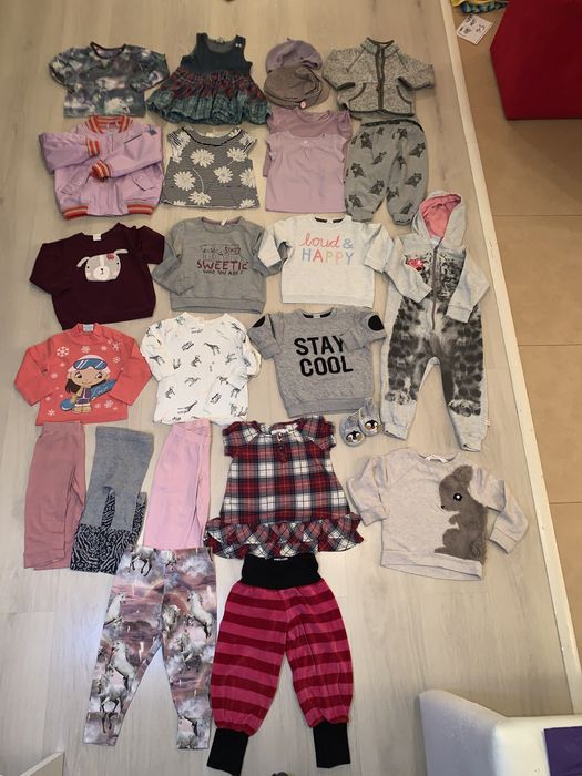 Vand lot haine 1-2 ani ptr.fete.