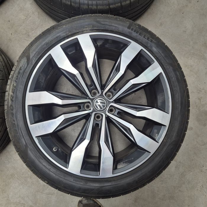 Jante aliaj 21 VW Touareg 3 R-Line CR III Vara 285/40/21 Pirelli dot 2023 6.5mm Suzuka Bicolor Volkswagen
