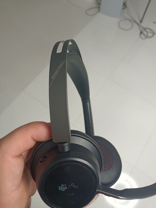 Casti Wireless Plantronics Poly Voyager Focus 2, cu garanție valabilă