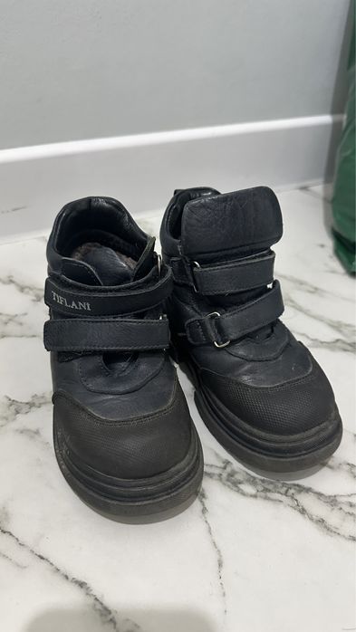 Продам детскую обувь