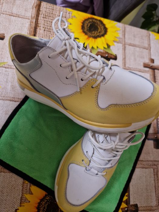 Adidasi sport nr.40  în stare foarte bună