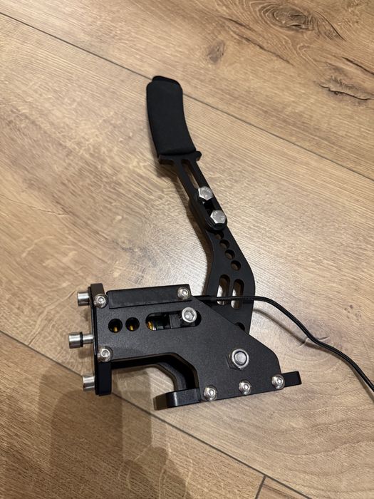 Volan Logitech G920 cu schimbator si frana de mana.