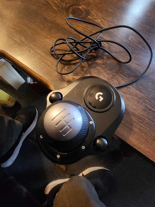 Волан Logitech g29 със скоростен лост