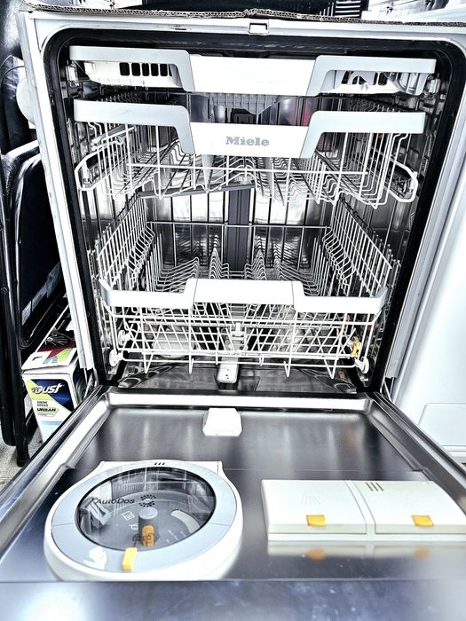 Съдомиялна за пълно вграждане Miele G7160 SCVi AutoDos Wifi