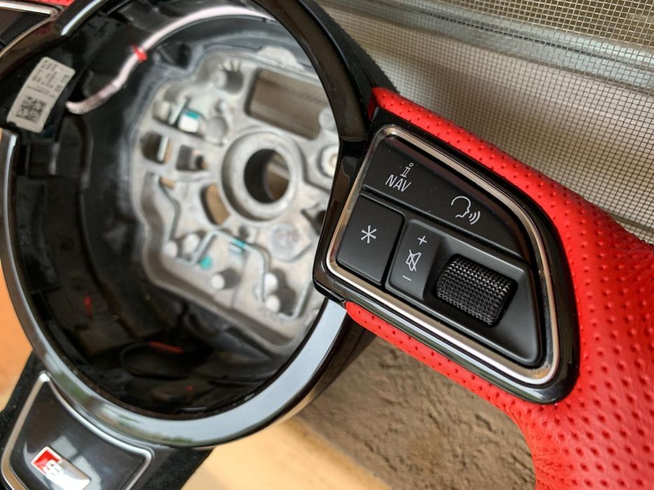 Volan Audi facut pe comanda,S-Line ca Nou,Piele rosie+Alcantara