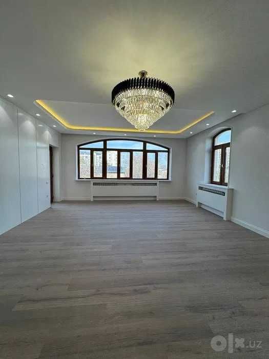 Просторные 212 кв. м с 2 балконами, 2 с/у и лифтом Алайский базар`