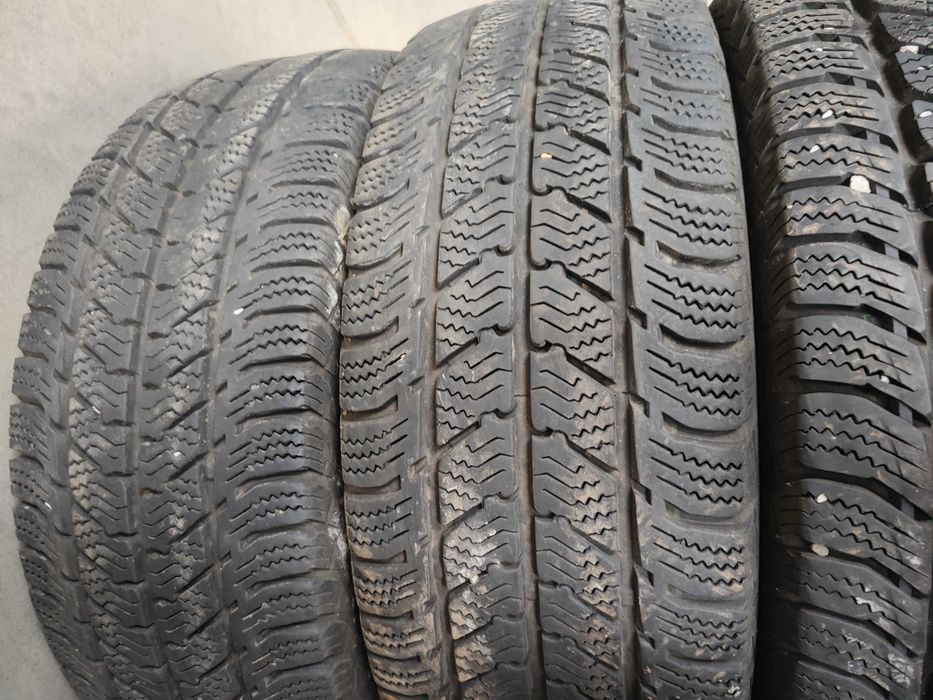 4бр.зимни гуми 225/65/16C Semperit