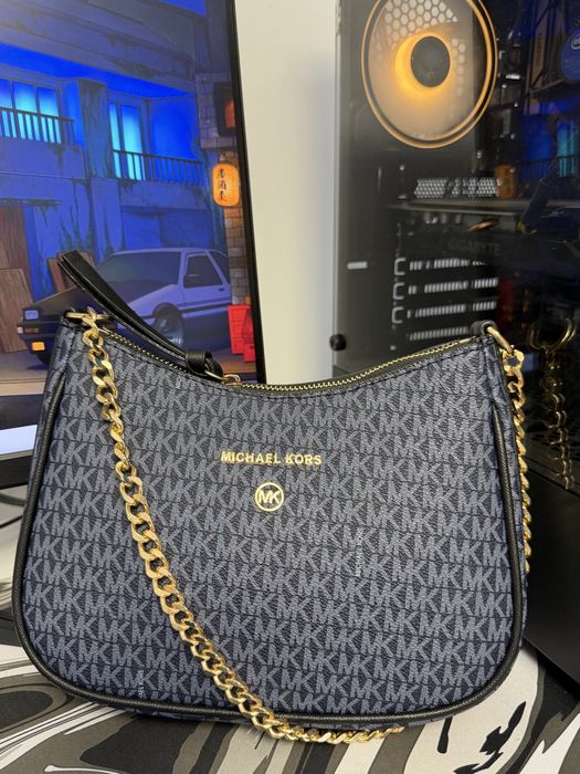 Луксозни Michael Kors чанти – премиум модел с монограм