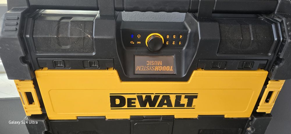 Radio șantier dewalt.