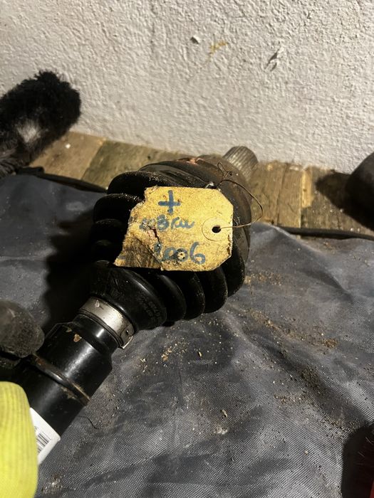 Полуоска предна дясна за WV  SEAT AUDİ