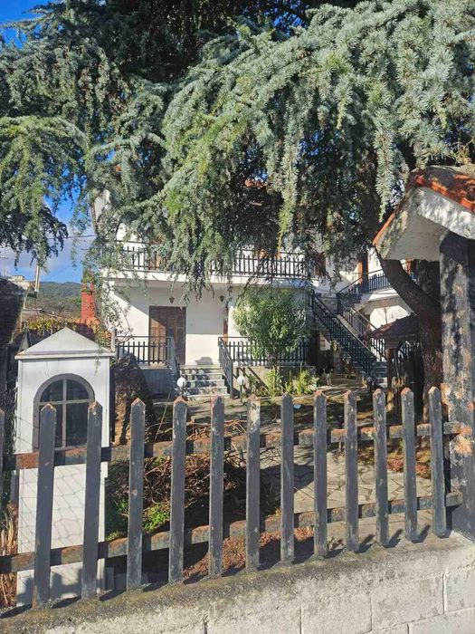 Двуетажна къща с гледка в Аспровалта!