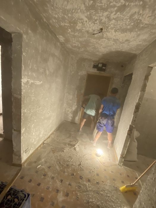 Decopertam, scoatem moloz, decopertari gresie si faianta transport mol