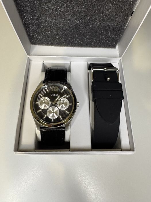 Нов мъжки аналогов кварцов часовник Guess GW0809G1