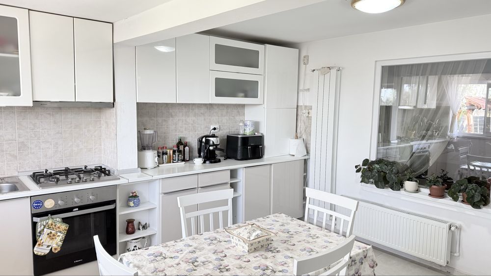 Casa de vanzare , 360 m2 , P+E + pod , Cartier Izvor