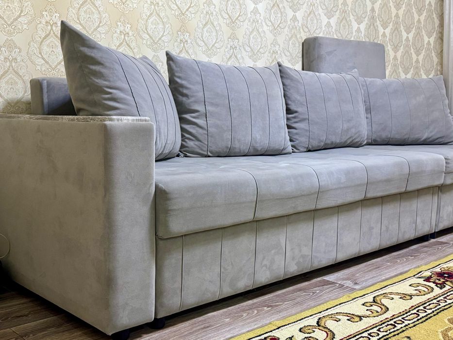 Продаётся мягкий, просторный и современный диван!