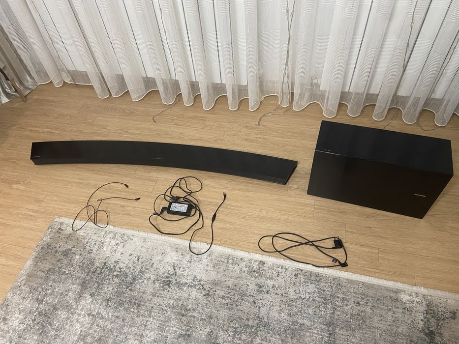 Саундбар Samsung + сабвуфер