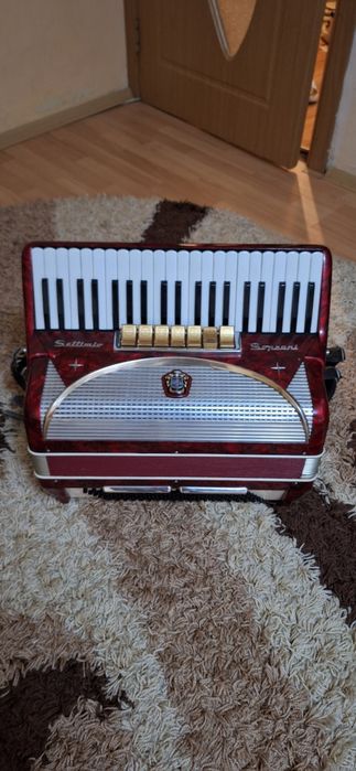 Vând acordeon urgent