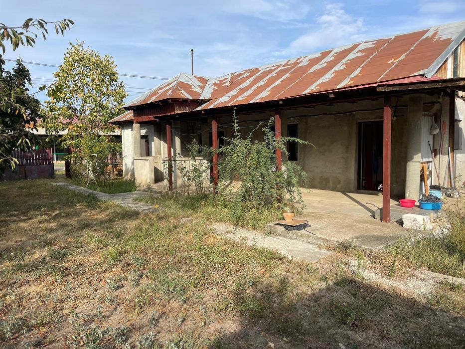 Casă de Vânzare Teișori Com Bulbucata