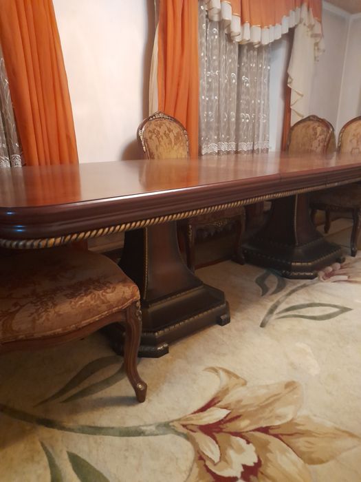 Продаётся гостевой стол в отличном состоянии