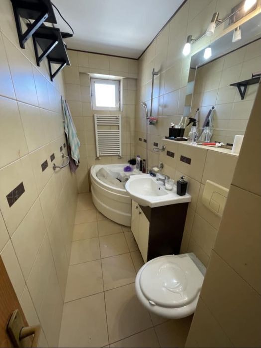 Ofer spre închiriere apartament,2 camere, decomandat, pe data  01-08-2026