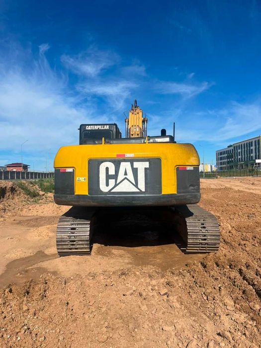 Экскаватор Caterpillar 320DL в хорошем состоянии