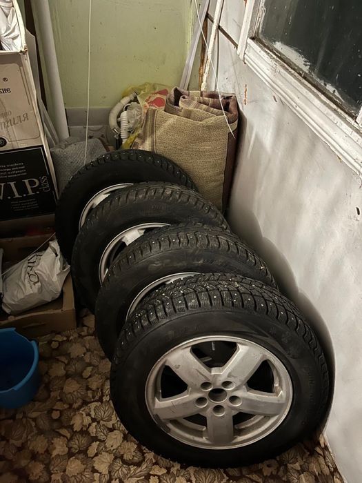 Продам шины с диском