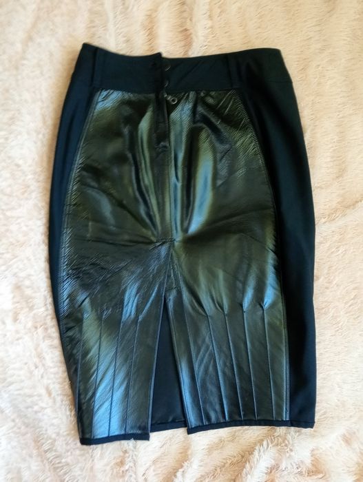 Юбка черная карандаш .