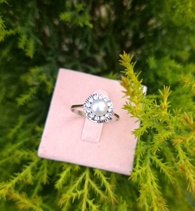 Inel vechi din aur de 18K cu perla si Spinel de sinteza