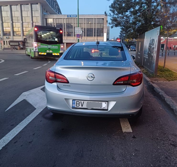 Opel astra j, 82500 km,achiziționată reprezentanță Opel ,acc.schimb!