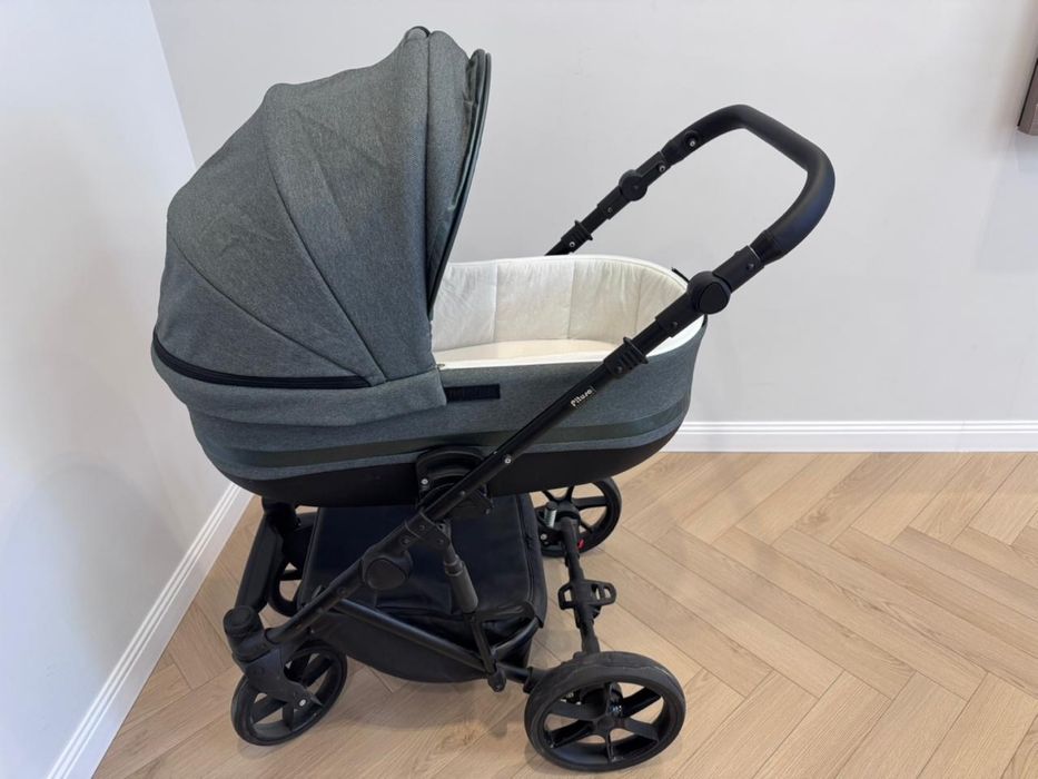 Срочно продам коляску очень дешево