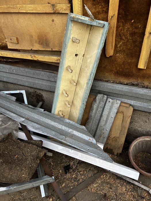 Вешалки старинные. Подойдут после реставрации на декор