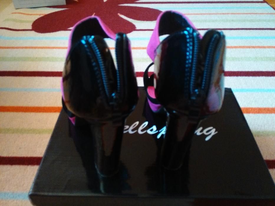 Велурени обувки на висок ток