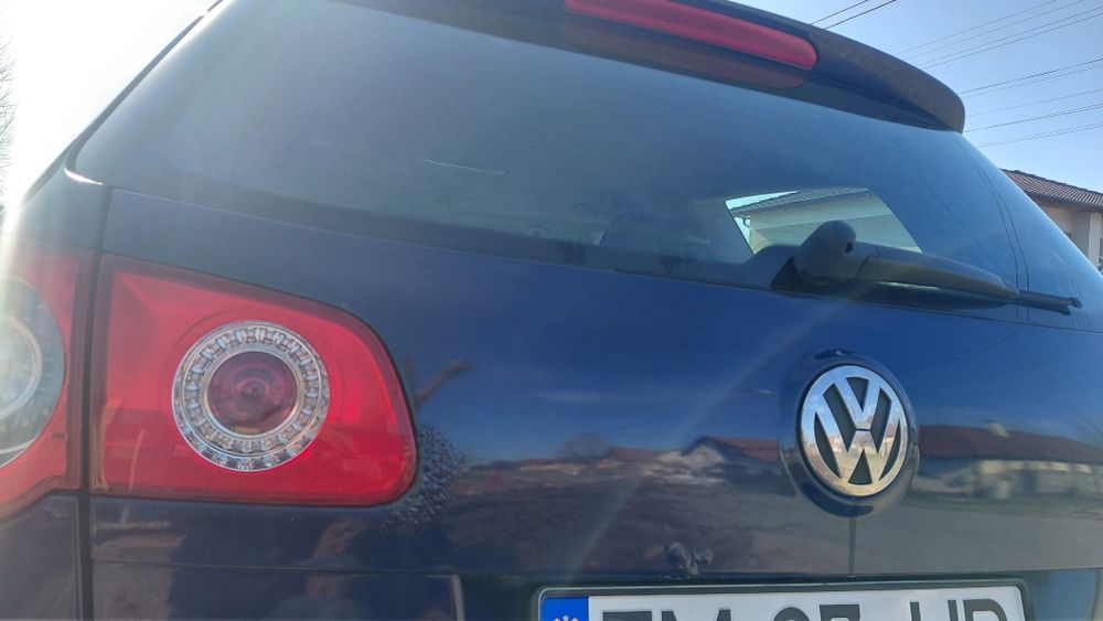 Vând Volkswagen Passat B6