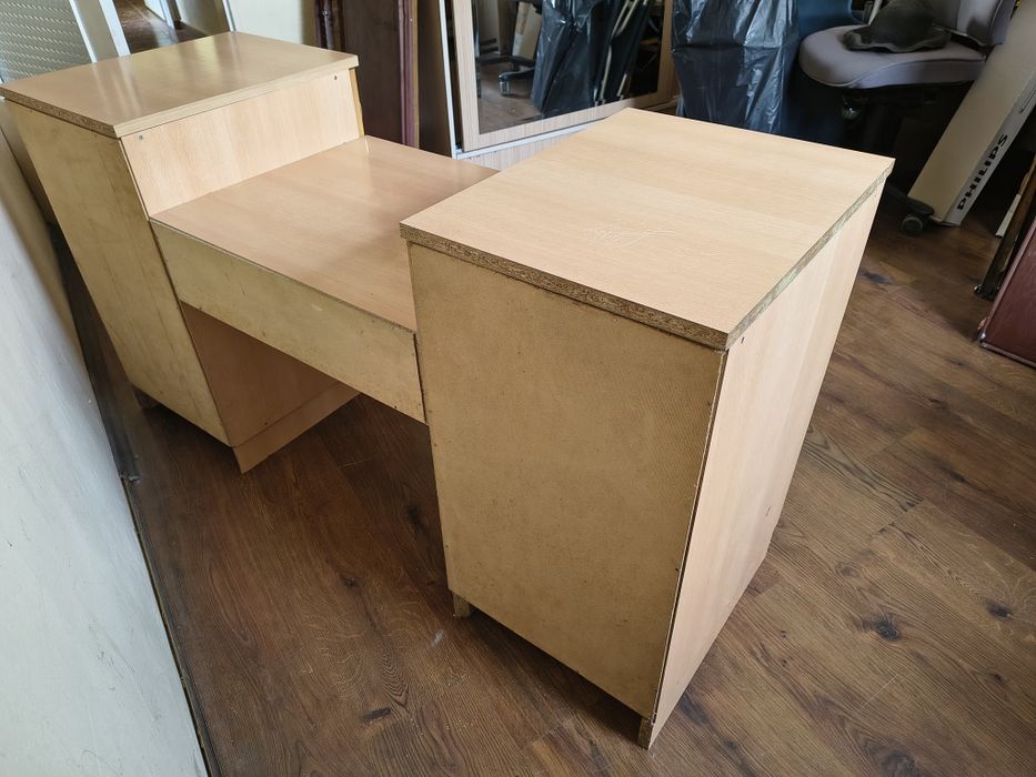 Тоалетка с огледало