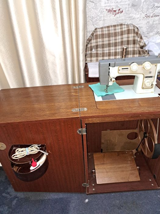 Продам швейную машинку