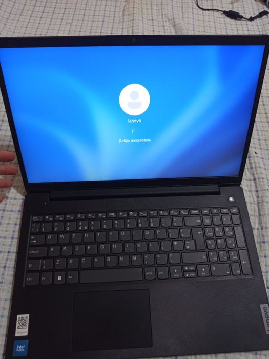 Noutbook Lenovo V15