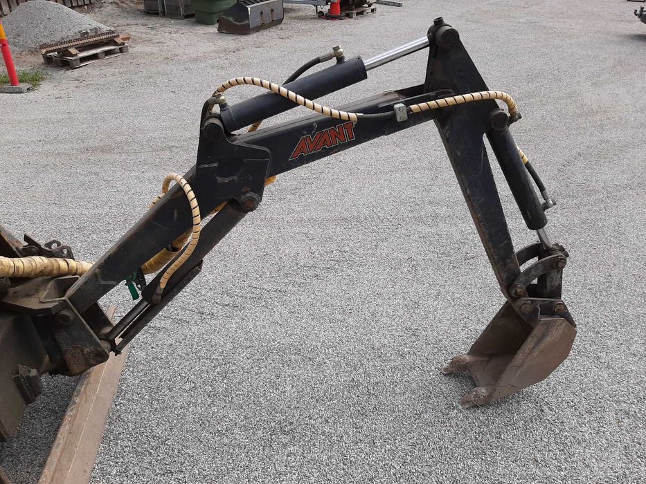 Телескопичен товарач Avant 530 – с множество прикачни устройства