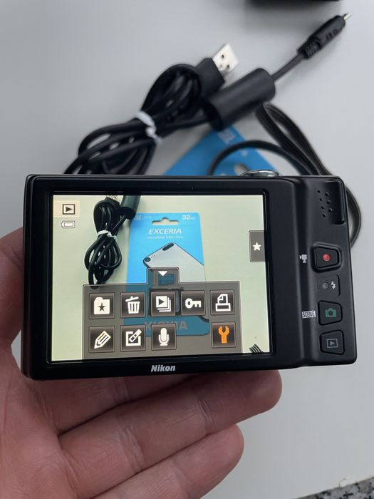 Aparat foto digital NIKON CoolPix S6150 TouchScreen Point and Shoot