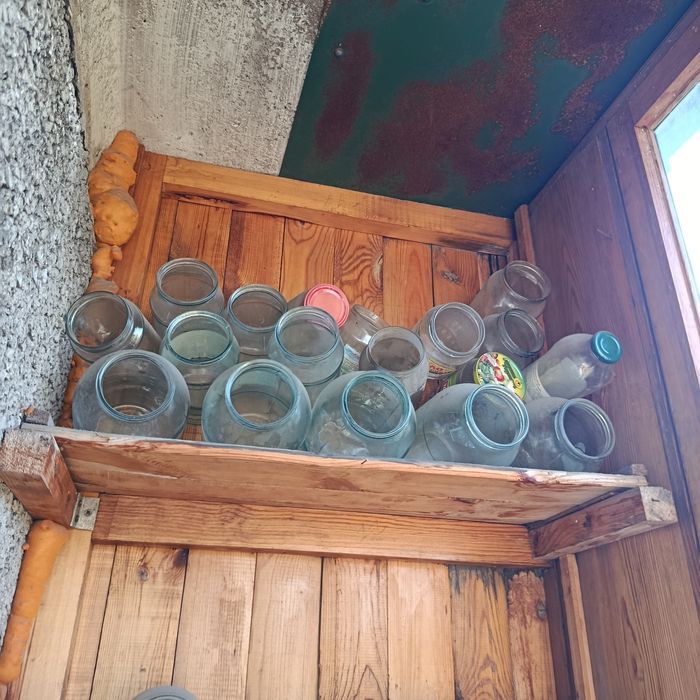 Отдам банка, они целые, срочно