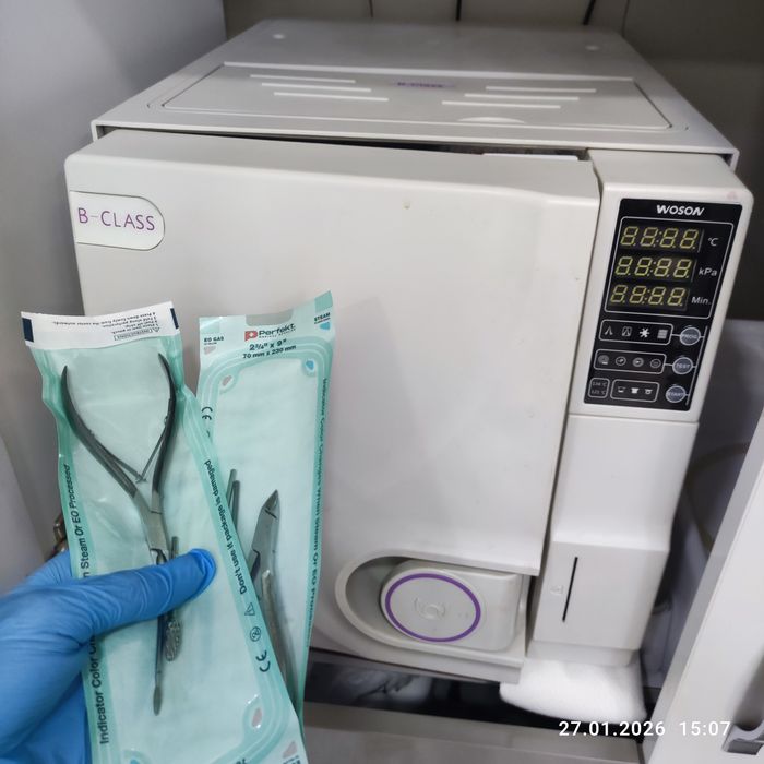 Manichiura, pedichiura, semi etc. Deplasare la domiciliu clientului.