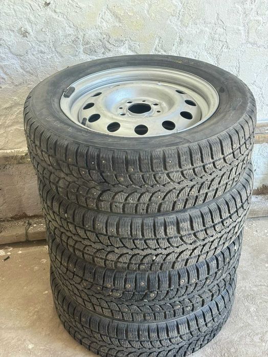 Зимние шины 175/65/R14 c дисками 4*98