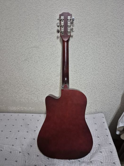 Гитара аккустическая
