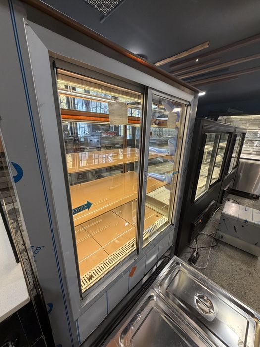 Хшадилна витрина сладкарска