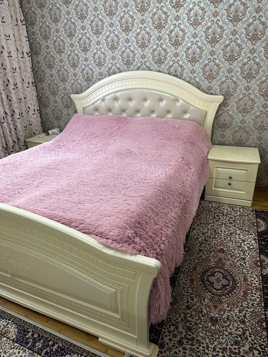 Продам спальный гарнитур в классическом стиле