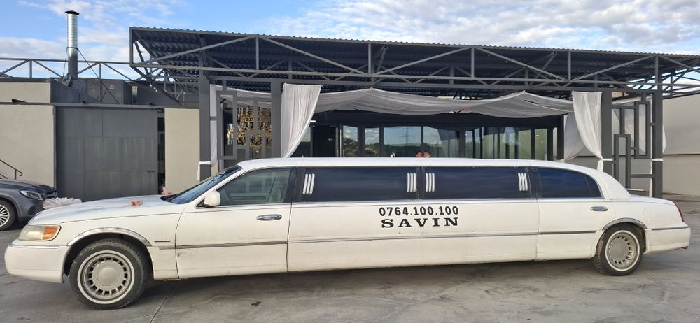 Vând Limuzina Lincoln
