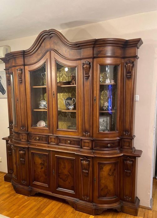 Bibliotecă Vitrină