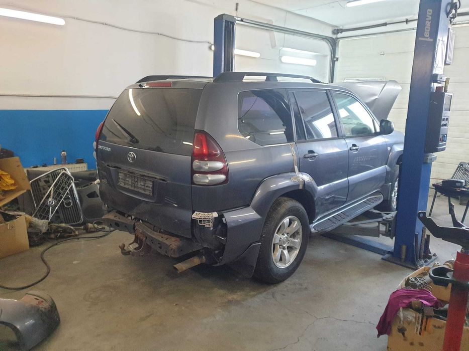 Toyota land cruiser j120 3.0d capota motor haion orice se vede in poze