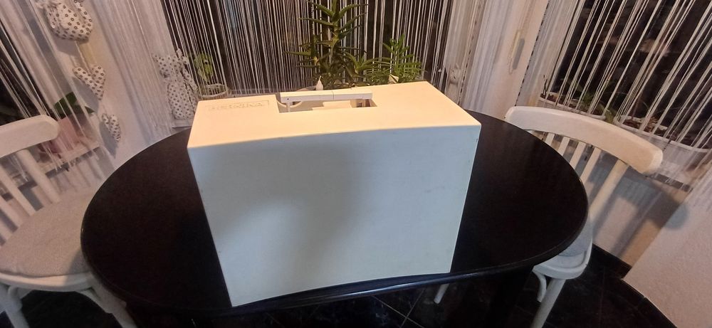 Masina de cusut Bernina Artista 180