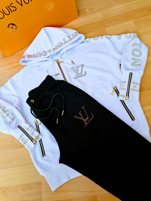 Treninguri bumbac, diverse marimi, accesorii metalice, saculet, etiche